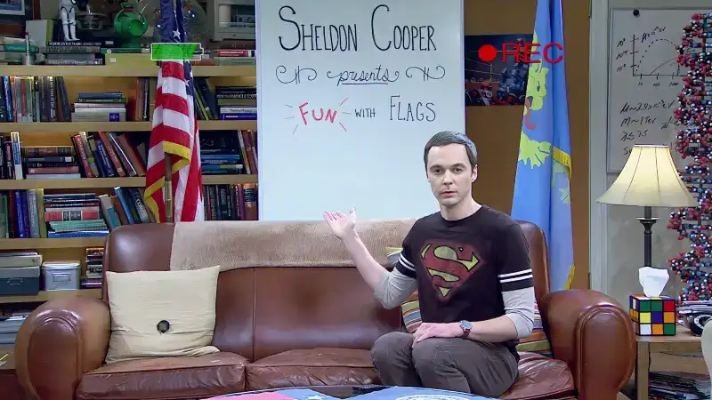 Sheldon Lee Cooper presentando un episodio de Diversión con Banderas
