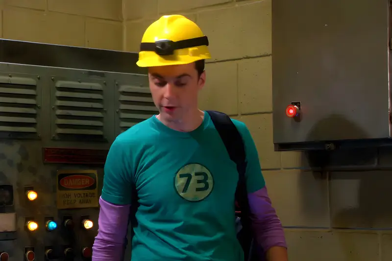 Sheldon lleva una camiseta con su número favorito, el 73